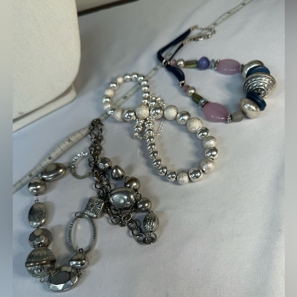 Three fun chunky silvertone statement necklaces - Picture 9 of 9